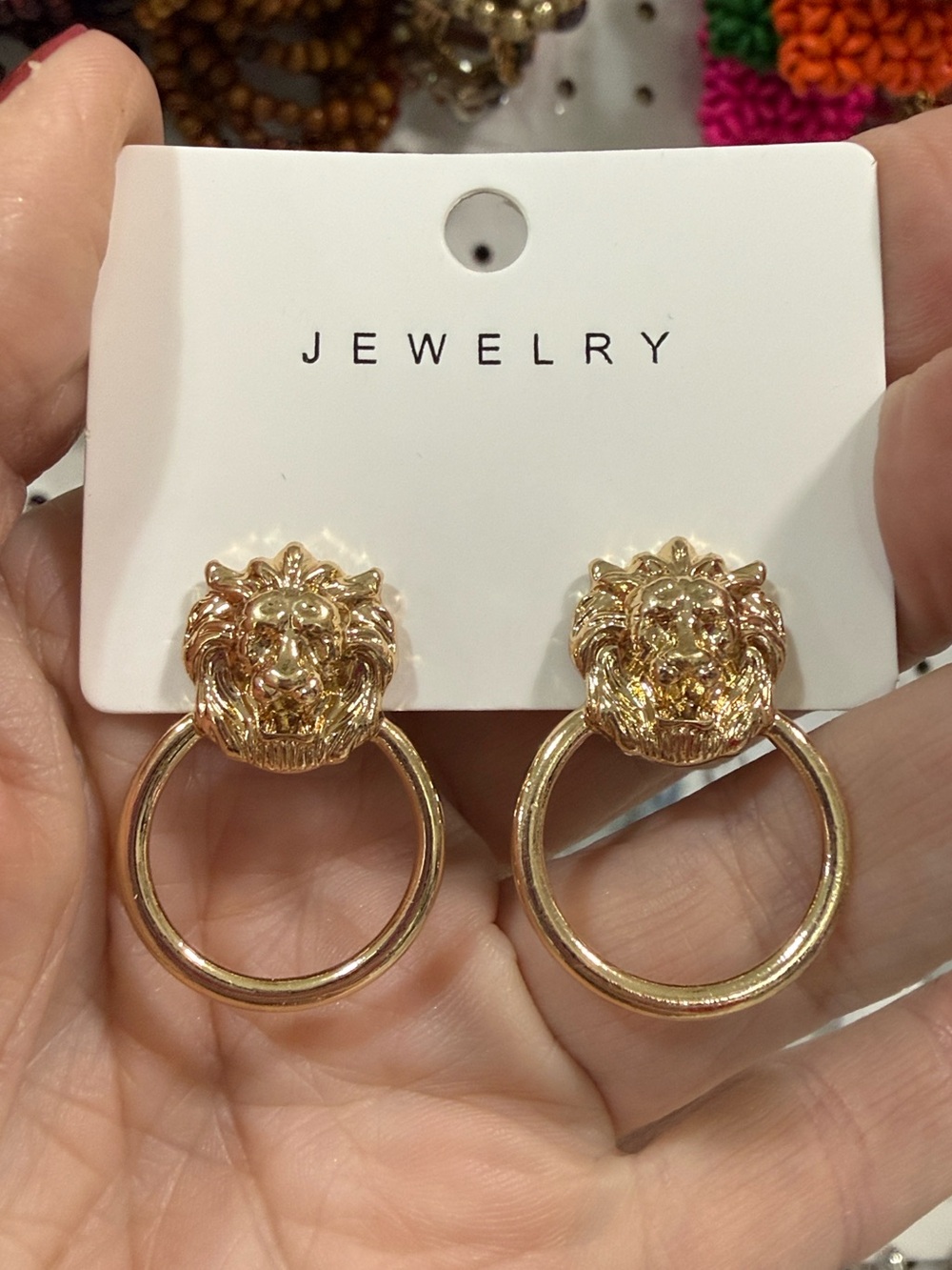 Charming lion head gold hoop post earrings brand new luxxe look zinc alloy